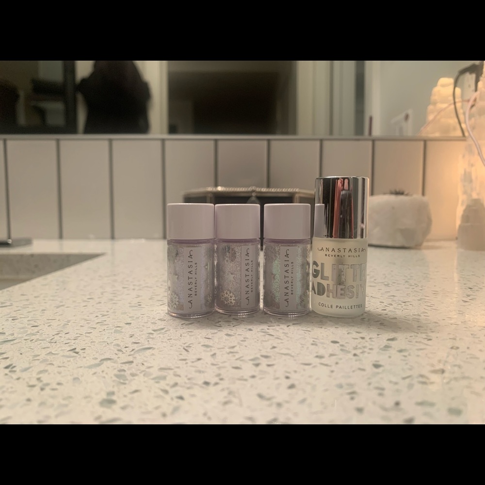 Anastasia Beverly Hills Glitters + Adhesive